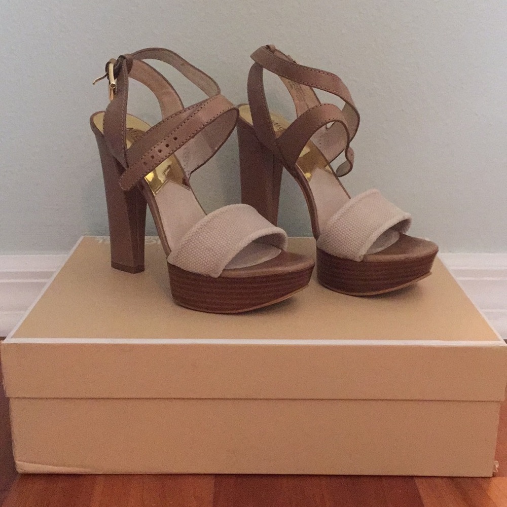 Michael Kors Nadine Platform Khaki 6.5 heels